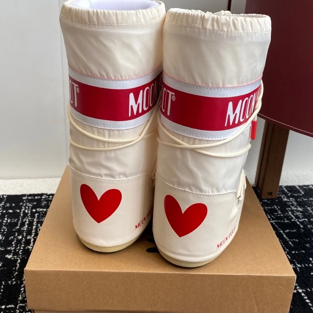 Moon Boot Women's Cream and Red Snow Boots - Picture 4 of 6
